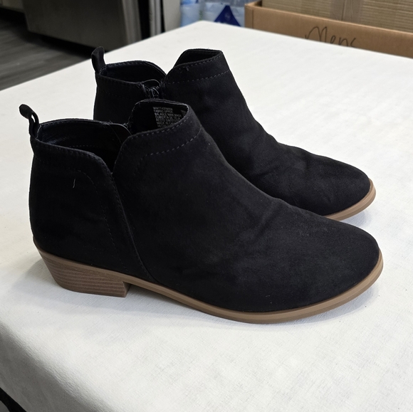 Time and Tru Black Ankle Booties - Picture 4 of 10